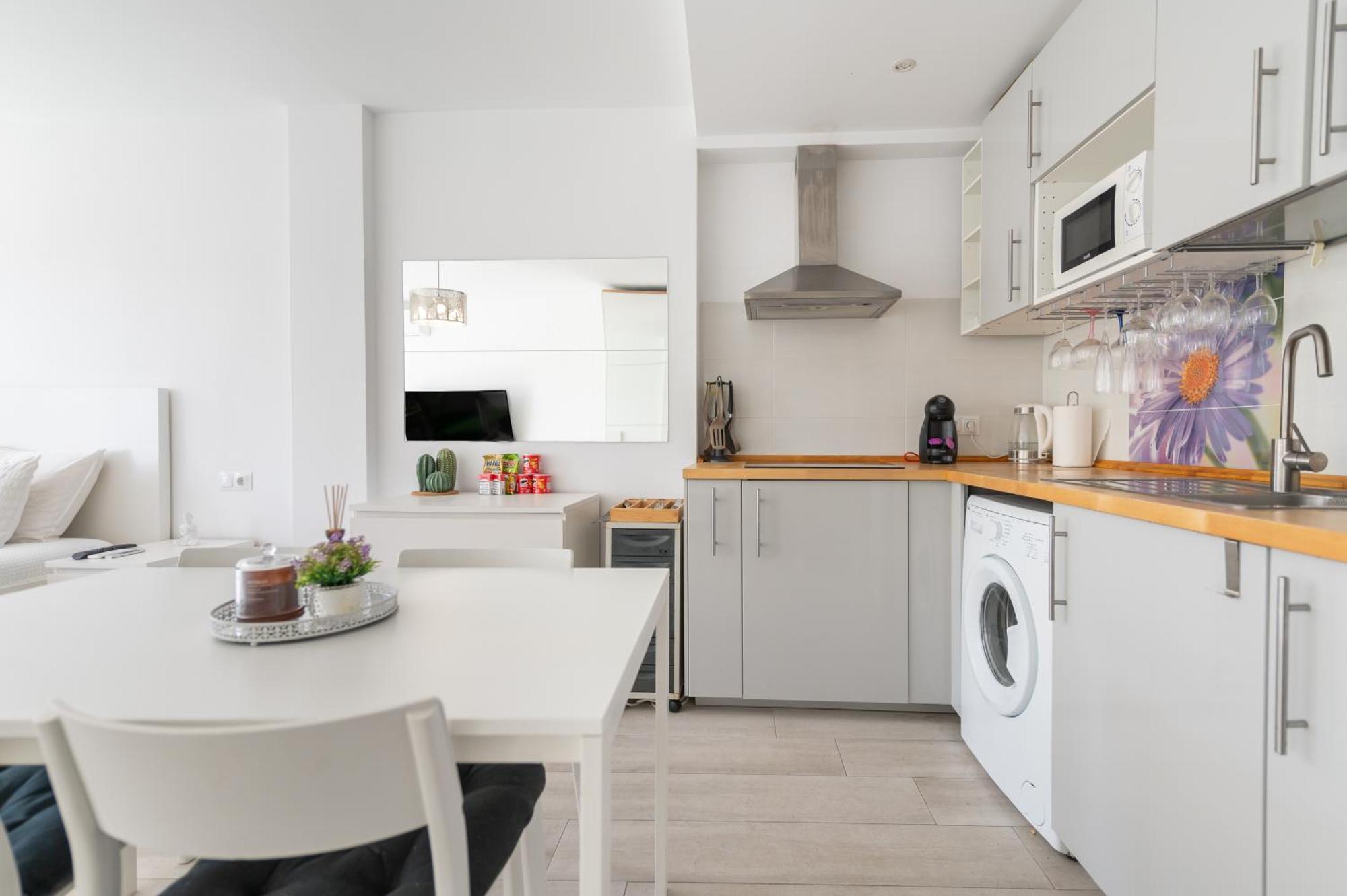 Apartamento Moderno Estudio Y Piscina A 50 Metros De La Playa Marbella